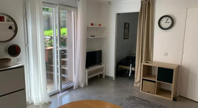 Appartement 2 Pièces Rez de Jardin / Terrasse Proche Gare et Hyper Centre, Забронировать Апартаменты/квартира Апартаменты Finistère, Апартаменты/квартира