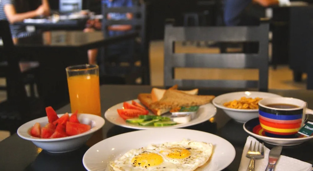 Четырёхместный семейный номер Standard Clock Inn Colombo
