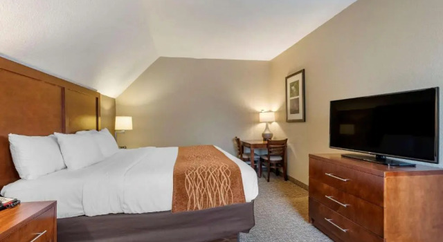Люкс Comfort Inn Madison near Clifty Falls