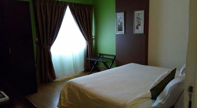 Royal Crown Suites, Забронировать Отель Отели Аль-Махаз с парковкой, Парковка