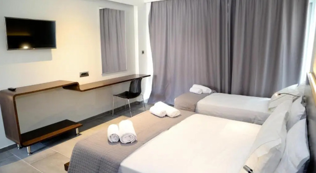Трёхместный номер Standard с балконом Megara Hotel