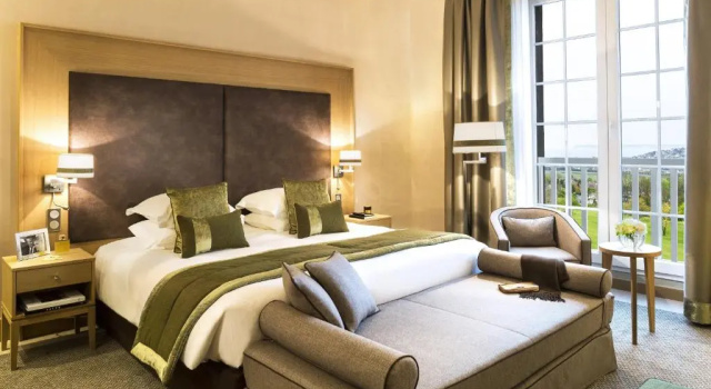 Номер Executive с видом на море Hôtel Barrière L'Hôtel du Golf Deauville