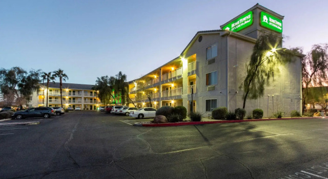 Studio 51 Extended Stay Hotel, Забронировать Отель  