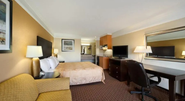 Студия Deluxe Studio 6 Suites Hinesville, GA