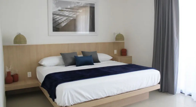 Expo Satelite 2750 Hotel & Suites