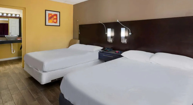 Четырёхместный номер Standard Econo Lodge Gretna - New Orleans