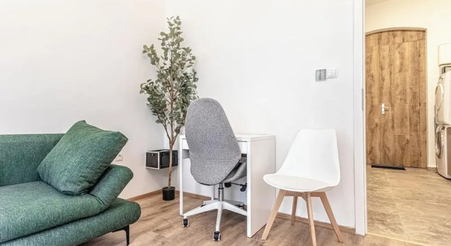 Lovely Apartment Steps from Schonbrunn, Prenota Appartamento Vienna Austria