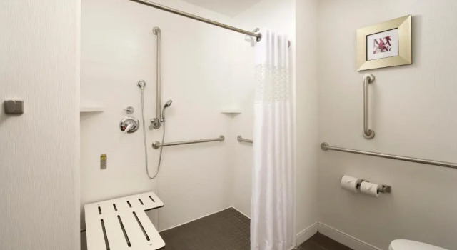 Четырёхместный номер Standard Hampton Inn by Hilton Hattiesburg