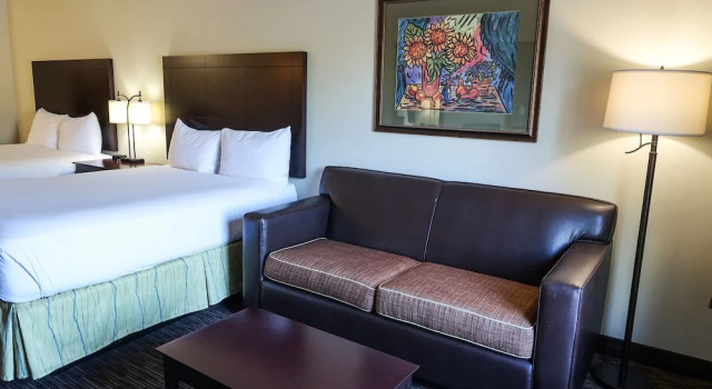 Четырёхместный номер Economy Oxford Suites Portland - Jantzen Beach