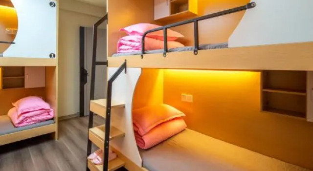 Кровать в общем номере (женский номер) Jiyi Youth Hostel (Wuyi Square Huangxing Square)