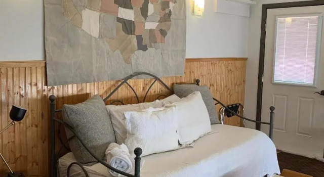 Люкс Fireside Inn & Hostel