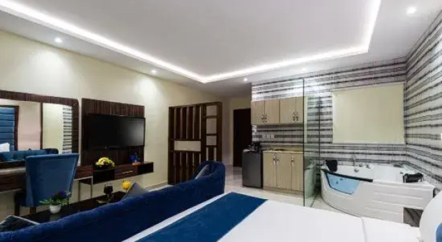Люкс Deluxe Al Qasr Hotel Suites -Al Matar