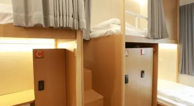 Кровать в общем номере (мужской номер) Zhuxiaoding Hotel (Beijing Zhongguancun Wudaokou)