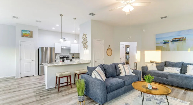 Коттедж с 2 комнатами с балконом Bright Rockport Vacation Rental w/ Community Pool!