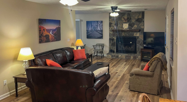 Creekfront Cabin Near Chattanooga w/ Hot Tub!, Prenota Hotel Ooltewah Tennessee