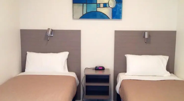 Апартаменты с 2 комнатами с балконом Adina Place Motel Apartments