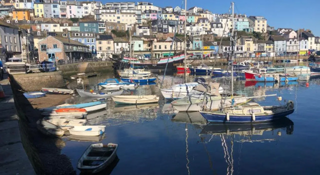 Апартаменты Harbour View Ground Floor Flat with Private Parking, only 5 Mins walk to harbour