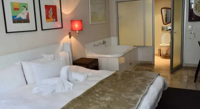 Stylish Apartment with Rooftop Pool & City Views, Забронировать Апартаменты/квартира Отели Кейптауна с парковкой, рядом с Замок Доброй Надежды, Парковка