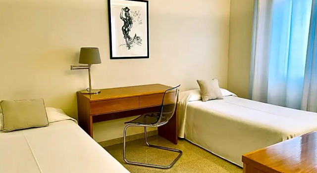 Четырёхместный номер Standard Hotel Restaurant Bon Retorn