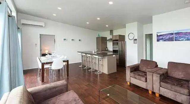 Alta House - Ohakune Holiday House, Rezerwuj Hotel Hotele w Auckland Region z parkingiem, Parking