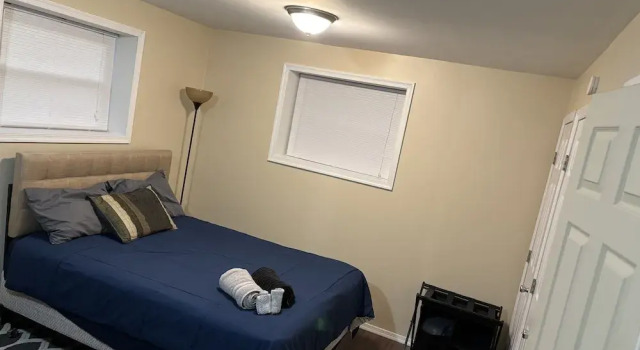 Коттедж Poconos Chalet Newly Renovated, Great Location 4 Bedroom Home by RedAwning