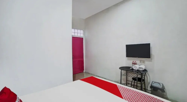 Номер Standard Asri Residence near Jalan Iskandar Muda Medan Mitra RedDoorz