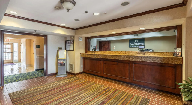 HomeTowne Studios & Suites by Red Roof Charlotte - Concord