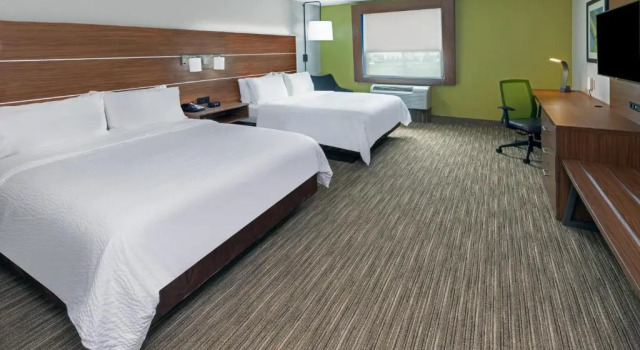 Четырёхместный номер Standard Holiday Inn Express & Suites Lafayette South by IHG