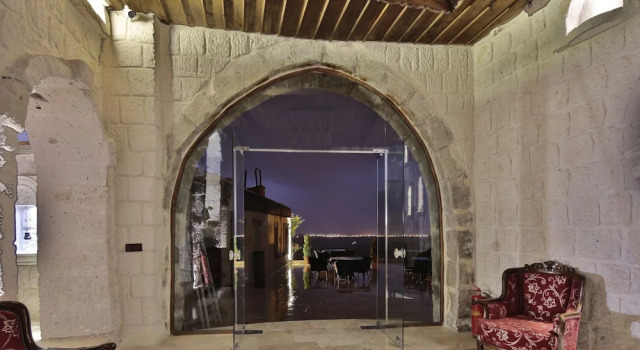 Romance Cave Suites