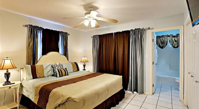 108 E Whiting St Duplex, Rezerwuj Dom wakacyjny Hotele w Padre Island z basenem, Basen