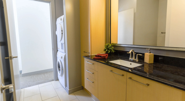 1 Bed Downtown Apt With Great Wifi!
