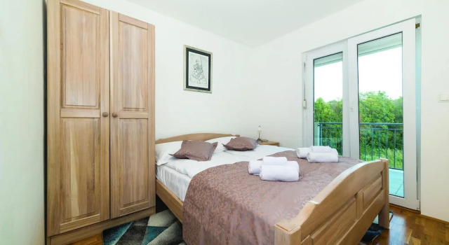Amazing Home in Trilj with Hot Tub, WiFi & 4 Bedrooms, Buchen Sie Hotel Hotels in Gespanschaft Split-Dalmatien mit Pool, Schwimmbad