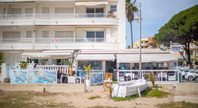 R126 Beachfront Apartment Sant Salvador, Забронировать Апартаменты/квартира Вендрель El Baix Penedès