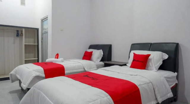 RedDoorz Plus at Hotel Lestari Karema Mamuju, Book Hotel Cheap Hotels in Sulawesi