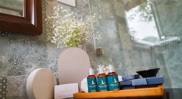 Номер Deluxe с балконом и с видом на озеро Tam Coc La Montagne Resort & Spa Ninh Binh