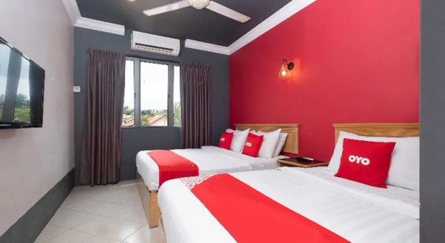 Люкс OYO 90050 V Hotel