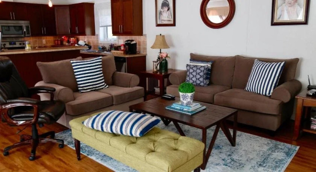 Lou & Francis Guest House