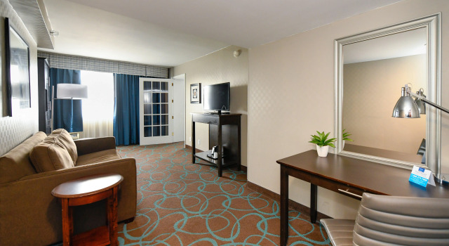 Holiday Inn Niagara Falls State Park Entry by IHG, Забронировать Отель Отели Ниагара Фолс с парковкой, рядом с Круиз Maid of the Mist, Парковка