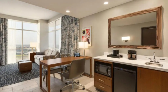 Люкс с видом на город Embassy Suites by Hilton Denton Convention Center