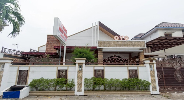 Naufal Guest House by OYO Rooms, Rezervovat Penzión Hotely v Medan s parkováním, Parkování