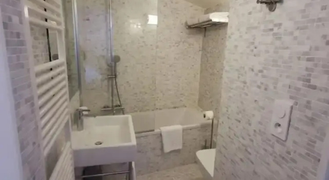 Номер Economy Hôtel de la Villeon