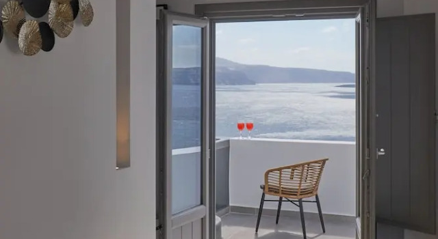 Люкс с балконом Allure Breeze Suites