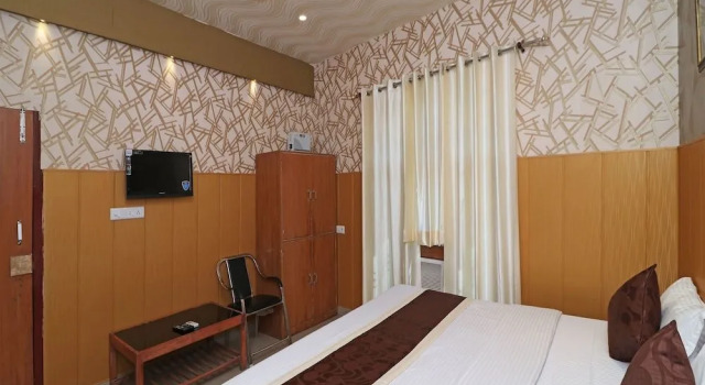 OYO 13234 Hotel Mahak