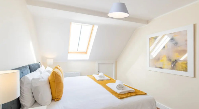 Velvet 2-bedroom Apartment Clock House - Hoddesdon, Varaa Huoneisto Asunnot kohteessa Merseyside, Huoneisto