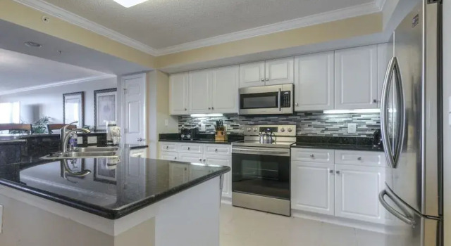 Yacht Clubs #1-503 - 3 Br Condo