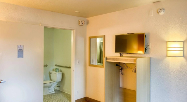 Motel 6 Everett, WA - North
