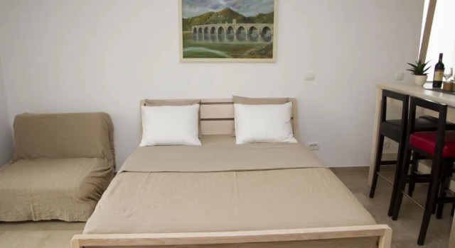 Студия с балконом Apartments Brežanin