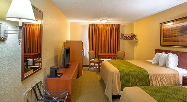 Четырёхместный номер Standard Rodeway Inn & Suites Kearney