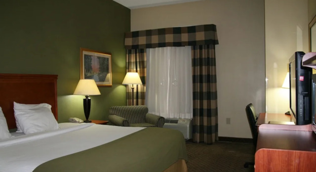 Двухместный люкс Holiday Inn Express