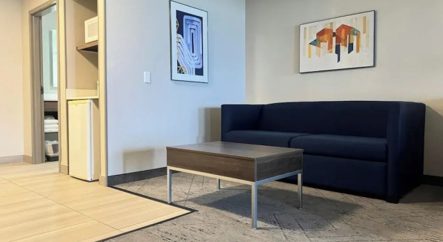 Четырёхместный номер Standard с видом на озеро Holiday Inn Express Hotel & Suites-Saint Joseph by IHG